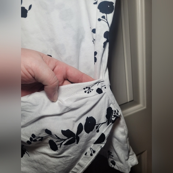 Ann Taylor blouse size medium 100 % cotton - Picture 3 of 7